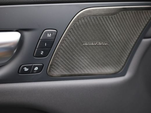 Volvo  XC60 2.0 T8 Plug-in hybrid AWD Plus Dark | Trekhaak | Panodak | Dode Hoek | 360 Camera | Harman Kardon... ActivLease financial lease
