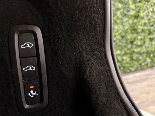 Volvo  XC60 T8 AWD Recharge Inscription | Luchtvering | Trekhaak | Crystal White | Harman Kardon | Adaptieve ... ActivLease financial lease
