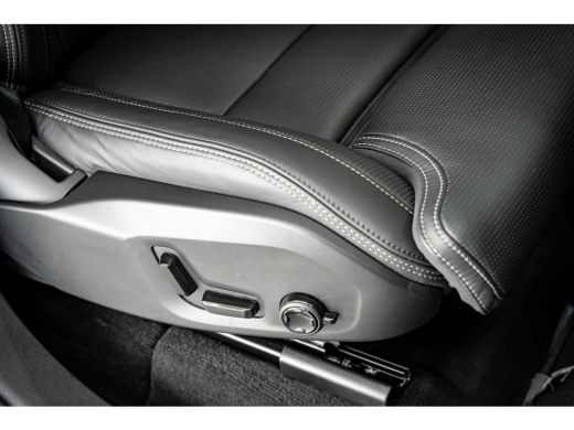 Volvo  XC90 T8 455PK Ultra Dark | 22'' | Luchtvering | BW Audio | Trekhaak | Gelam Glas | Massage ActivLease financial lease