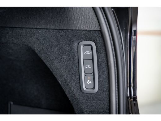 Volvo  XC90 T8 455PK Ultra Dark | 22'' | Luchtvering | BW Audio | Trekhaak | Gelam Glas | Massage ActivLease financial lease