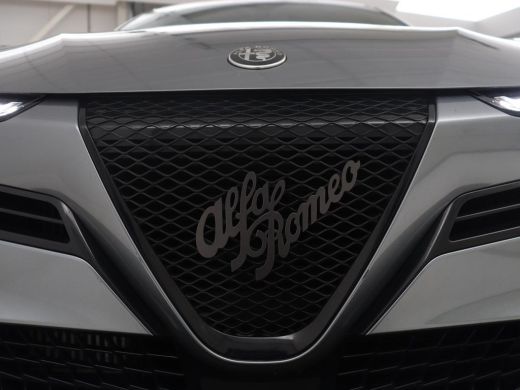 Alfa Romeo Junior 1.2 Turbo Hybrid Ibrida | LED | Parkeerhulp | Apple Carplay | ActivLease financial lease