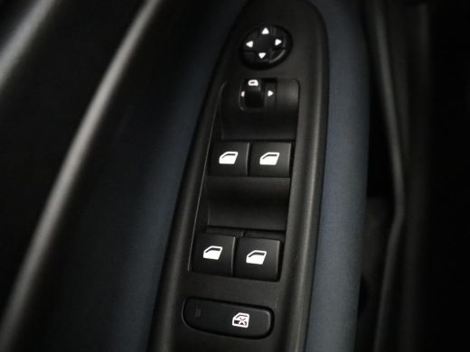 Alfa Romeo Junior 1.2 Turbo Hybrid Ibrida | LED | Parkeerhulp | Apple Carplay | ActivLease financial lease