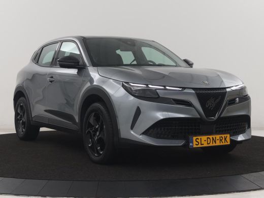 Alfa Romeo Junior 1.2 Turbo Hybrid Ibrida | LED | Parkeerhulp | Apple Carplay | ActivLease financial lease