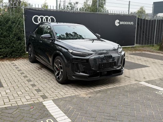 Audi Q6 e-tron performance 225 kW | Luchtvering | Trekhaak | Head-up | Leder super sportstoelen | B&O | 21 inch | ActivLease financial lease