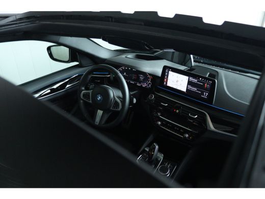 BMW 5 Serie 530e M-Sport Business Edition Plus | SoH 92% | Laser | Head-up | Schuifdak | Memory | Camera | St... ActivLease financial lease