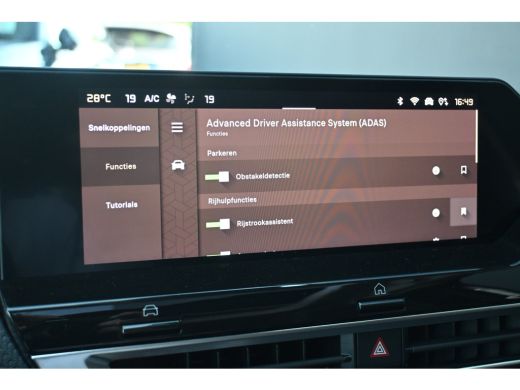 Citroën &euml;-C4 X Shine 50 kWh 97,7%SOH! 3 Fase | Schuif-/Kanteldak | Navigatie | Leder | HUD | Stoel/Stuurverwarmi... ActivLease financial lease