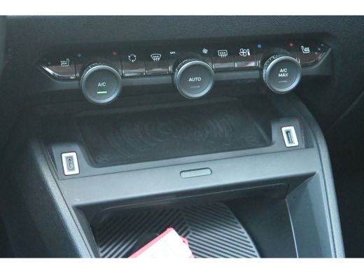 Citroën &euml;-C4 X Shine 50 kWh 97,7%SOH! 3 Fase | Schuif-/Kanteldak | Navigatie | Leder | HUD | Stoel/Stuurverwarmi... ActivLease financial lease