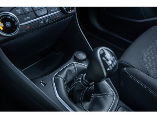 Ford Fiesta 1.0 EcoBoost Hybrid Titanium | Apple Carplay/Android Auto | Keyless | Stoel- Stuurverwarming | | ... ActivLease financial lease