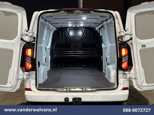 Ford Transit Custom 2.0 TDCI 136pk L2H1 Euro6 Airco | Camera | LED | Apple Carplay | Cruisecontrol | 2500kg Trekhaak ... ActivLease financial lease