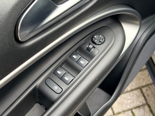 Jeep Avenger Summit 54 kWh 156 PK | ADAPTIEVE CRUISE CONTROL| SFEERVERLICHTING| DODEHOEK DETECTIE| DRAADLOZE T... ActivLease financial lease