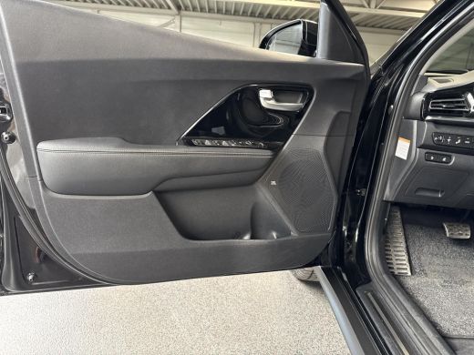Kia e-Niro DynamicLine 64 kWh | Achteruitrijcamera | Navigatie | Climate control | ActivLease financial lease