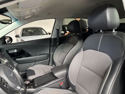 Kia e-Niro DynamicLine 64 kWh | Achteruitrijcamera | Navigatie | Climate control | ActivLease financial lease