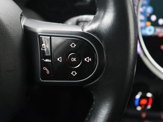 Mini 5-Deurs | Leder | Cruise control | Head-up | Camera | Park assist | Carplay | Climate control | 17" velgen ActivLease financial lease