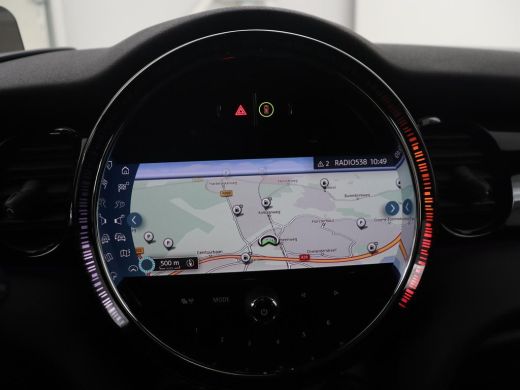 Mini 5-Deurs | Leder | Cruise control | Head-up | Camera | Park assist | Carplay | Climate control | 17" velgen ActivLease financial lease
