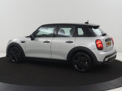Mini 5-Deurs | Leder | Cruise control | Head-up | Camera | Park assist | Carplay | Climate control | 17" velgen ActivLease financial lease