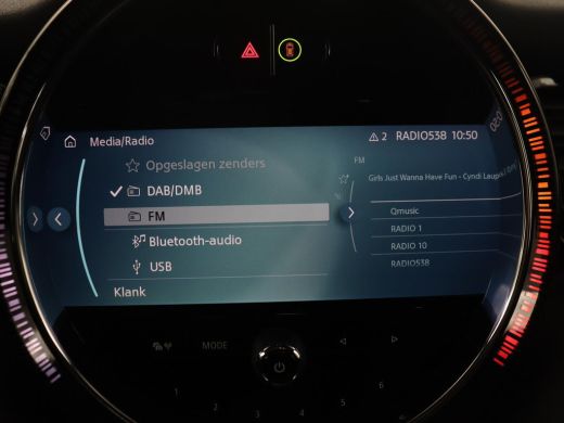 Mini 5-Deurs | Leder | Cruise control | Head-up | Camera | Park assist | Carplay | Climate control | 17" velgen ActivLease financial lease