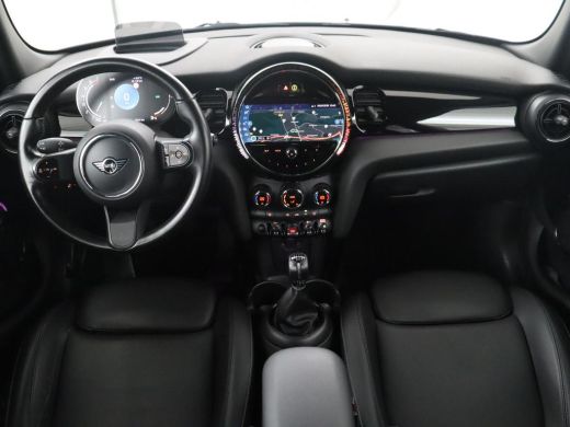 Mini 5-Deurs | Leder | Cruise control | Head-up | Camera | Park assist | Carplay | Climate control | 17" velgen ActivLease financial lease