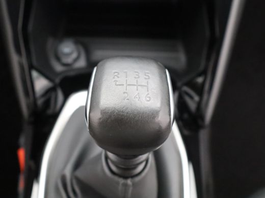 Peugeot 2008 1.2 PureTech Allure Pack Parkeensensoren | Apple Carplay | Camera | Navigatie | 17" Lichtmetalen ... ActivLease financial lease