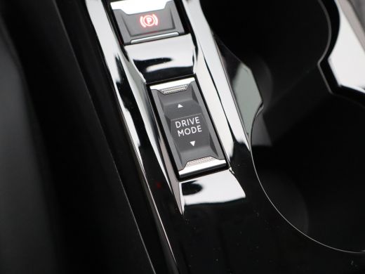 Peugeot 2008 1.2 PureTech Allure Pack Parkeensensoren | Apple Carplay | Camera | Navigatie | 17" Lichtmetalen ... ActivLease financial lease