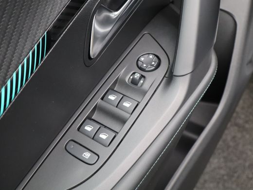 Peugeot 2008 1.2 PureTech Allure Pack Parkeensensoren | Apple Carplay | Camera | Navigatie | 17" Lichtmetalen ... ActivLease financial lease