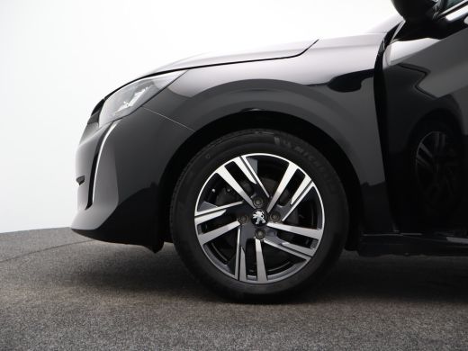 Peugeot 208 1.2 PureTech Allure Pack | Stoelverwarming | Camera | Parkeersensoren | Navigatie | Cruise Contro... ActivLease financial lease