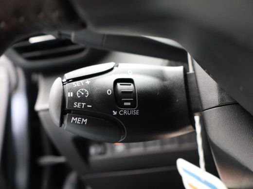 Peugeot 208 1.2 PureTech Allure Pack | Stoelverwarming | Camera | Parkeersensoren | Navigatie | Cruise Contro... ActivLease financial lease