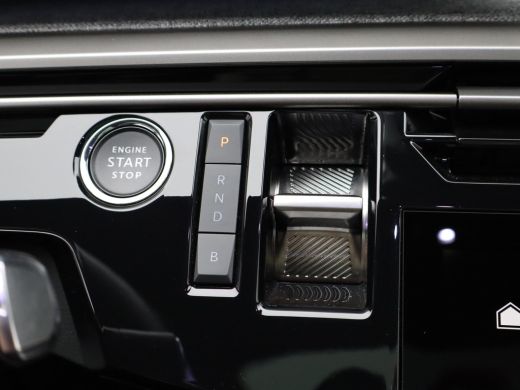 Peugeot 5008 1.6 Plug-in Hybrid 195 GT 7p | Panoramadak | Parkeersensoren Voor en Achter | Camera | Trekhaak A... ActivLease financial lease