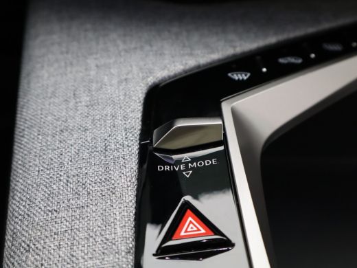 Peugeot 5008 1.6 Plug-in Hybrid 195 GT 7p | Panoramadak | Parkeersensoren Voor en Achter | Camera | Trekhaak A... ActivLease financial lease