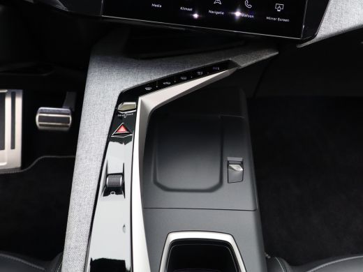 Peugeot 5008 1.6 Plug-in Hybrid 195 GT 7p | Panoramadak | Parkeersensoren Voor en Achter | Camera | Trekhaak A... ActivLease financial lease
