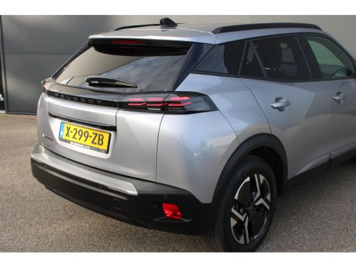 Peugeot e-2008 EV Allure 54 kWh | Warmtepomp | Fase 3 laden | 1e Eigenaar | NL auto | Navigatie | Camera | Apple... ActivLease financial lease