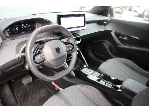 Peugeot e-2008 EV Allure 54 kWh | Warmtepomp | Fase 3 laden | 1e Eigenaar | NL auto | Navigatie | Camera | Apple... ActivLease financial lease