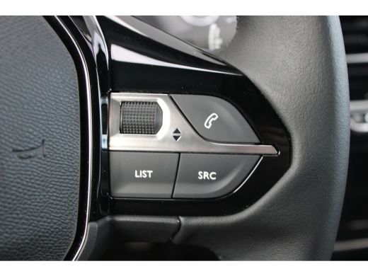 Peugeot e-2008 EV Allure 54 kWh | Warmtepomp | Fase 3 laden | 1e Eigenaar | NL auto | Navigatie | Camera | Apple... ActivLease financial lease