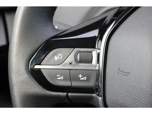 Peugeot e-2008 EV Allure 54 kWh | Warmtepomp | Fase 3 laden | 1e Eigenaar | NL auto | Navigatie | Camera | Apple... ActivLease financial lease