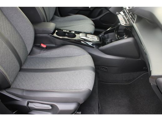 Peugeot e-2008 EV Allure 54 kWh | Warmtepomp | Fase 3 laden | 1e Eigenaar | NL auto | Navigatie | Camera | Apple... ActivLease financial lease