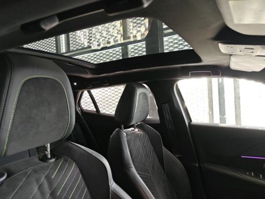 Peugeot e-2008 EV GT 54 kWh | Fase 3 laden | SOH 96,56% | Panorama/schuifdak | Massage | Luxe stoelen | Navigati... ActivLease financial lease