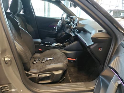 Peugeot e-2008 EV GT 54 kWh | Fase 3 laden | SOH 96,56% | Panorama/schuifdak | Massage | Luxe stoelen | Navigati... ActivLease financial lease