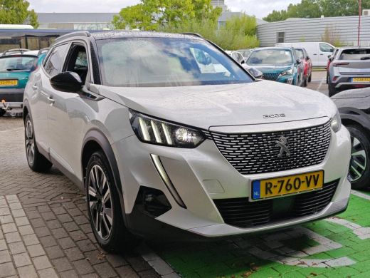 Peugeot e-2008 EV GT Pack 50 kWh | Fase 3 laden | SOH 97,50% | Panorama/schuifdak | Lederen bekleding | Stoelver... ActivLease financial lease