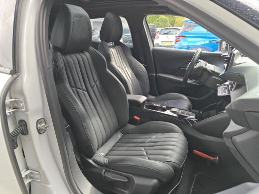 Peugeot e-2008 EV GT Pack 50 kWh | Fase 3 laden | SOH 97,50% | Panorama/schuifdak | Lederen bekleding | Stoelver... ActivLease financial lease