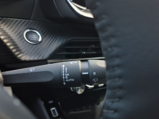 Peugeot e-208 EV Allure Pack 50 kWh 91,2% SOH | 3 Fase | Camera | Parkeersensoren | LED | Carplay/android auto | ActivLease financial lease