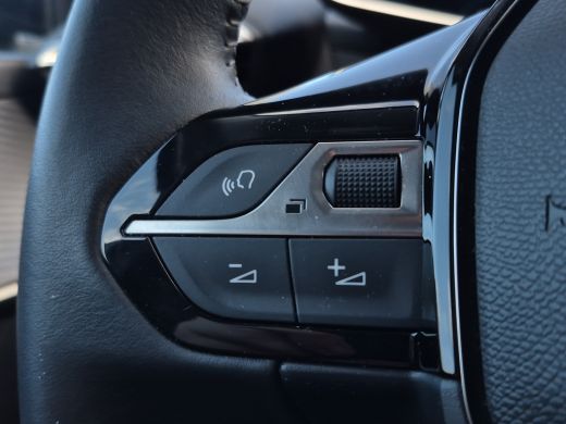 Peugeot e-208 EV Allure Pack 50 kWh 91,2% SOH | 3 Fase | Camera | Parkeersensoren | LED | Carplay/android auto | ActivLease financial lease