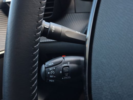 Peugeot e-208 EV Allure Pack 50 kWh 91,2% SOH | 3 Fase | Camera | Parkeersensoren | LED | Carplay/android auto | ActivLease financial lease