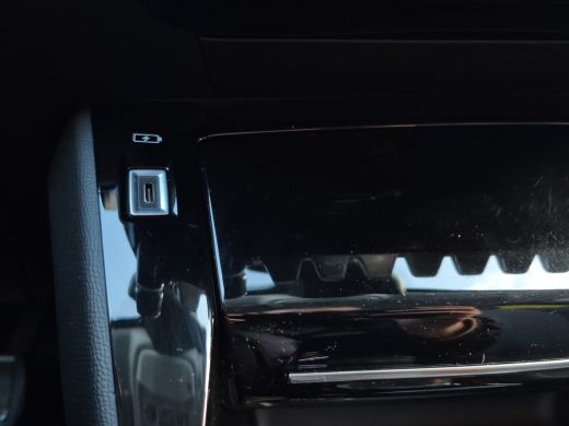Peugeot e-208 EV Allure Pack 50 kWh 91,2% SOH | 3 Fase | Camera | Parkeersensoren | LED | Carplay/android auto | ActivLease financial lease