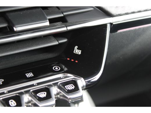 Peugeot e-208 EV GT Pack 50 kWh | Fase 3 laden | SOH 100% | Navigatie | Camera | Stoelverwarming | Black Diamon... ActivLease financial lease