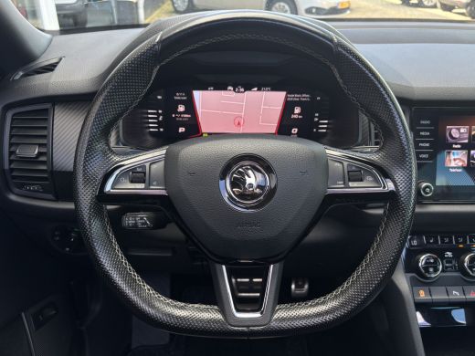 Skoda Kodiaq 1.5 TSI Sportline Business 7p. | Trekhaak | Pano | Sfeerverlichting | Apple Carplay | Stoelverwar... ActivLease financial lease