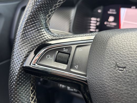 Skoda Kodiaq 1.5 TSI Sportline Business 7p. | Trekhaak | Pano | Sfeerverlichting | Apple Carplay | Stoelverwar... ActivLease financial lease