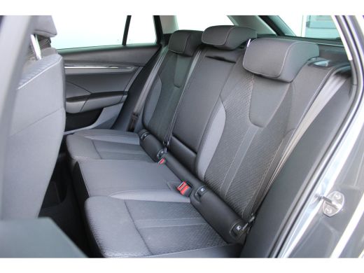 Skoda Octavia Combi 1.0 e-TSI Business Edition Plus | Trekhaak wegklapbaar | Dode-hoekdetectie | Elektrische ac... ActivLease financial lease