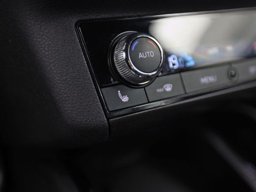 Skoda Scala 1.0 TSI Sport Automaat (KUIPSTOELEN, VIRTUAL COCKPIT, APPLE CARPLAY, GROOT NAVI, CLIMATE, STOELVE... ActivLease financial lease