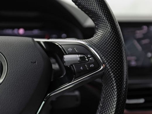 Skoda Scala 1.0 TSI Sport Automaat (KUIPSTOELEN, VIRTUAL COCKPIT, APPLE CARPLAY, GROOT NAVI, CLIMATE, STOELVE... ActivLease financial lease