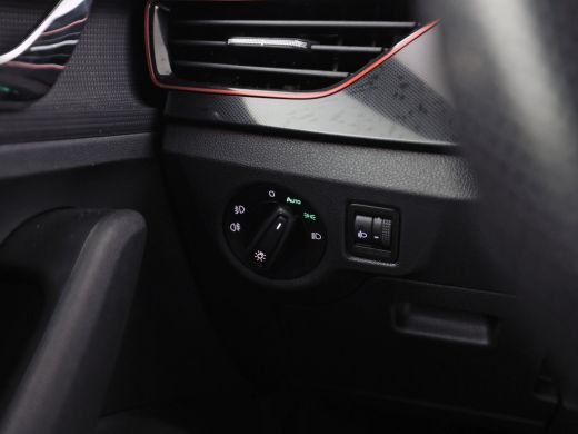 Skoda Scala 1.0 TSI Sport Automaat (KUIPSTOELEN, VIRTUAL COCKPIT, APPLE CARPLAY, GROOT NAVI, CLIMATE, STOELVE... ActivLease financial lease