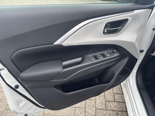 Suzuki Swift 1.2 Style Smart Hybrid | Nieuw | Direct uit voorraad leverbaar | Climate Control  Navigatiesystee... ActivLease financial lease